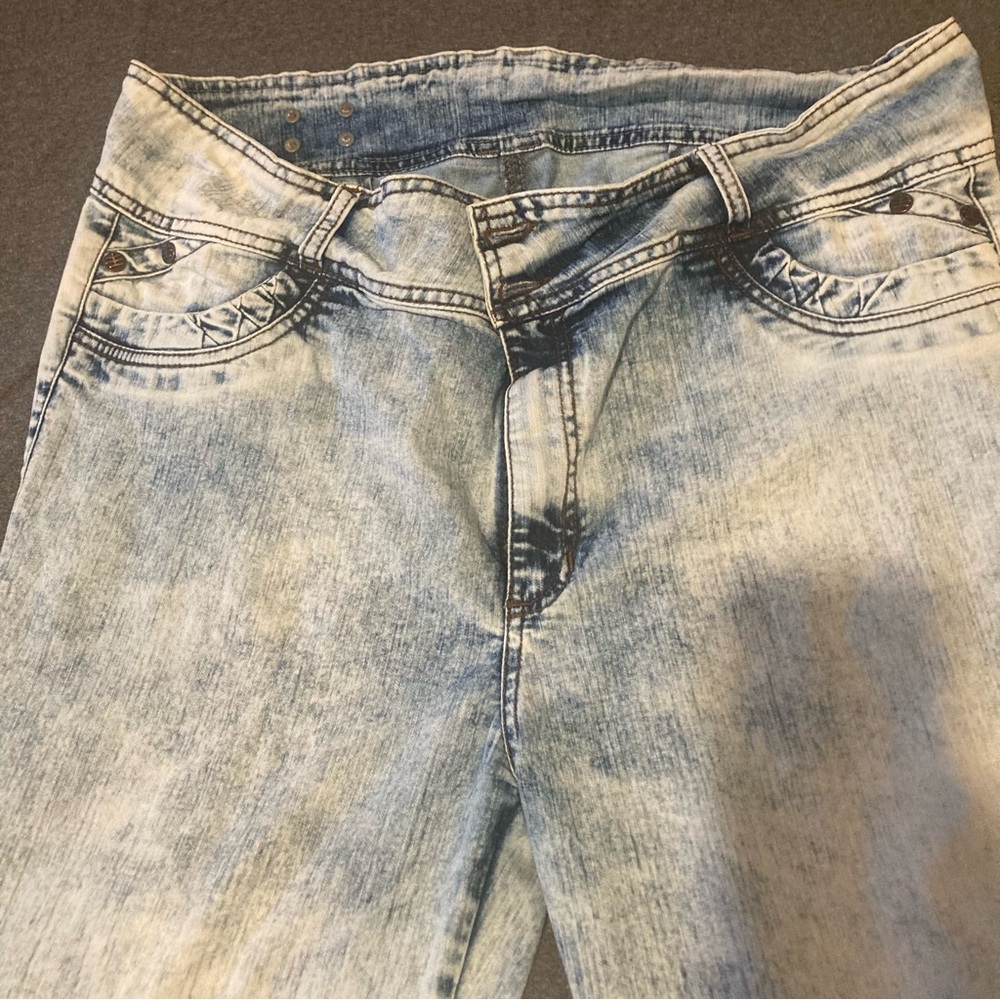 Colombian Jeans - Picture 8 of 9